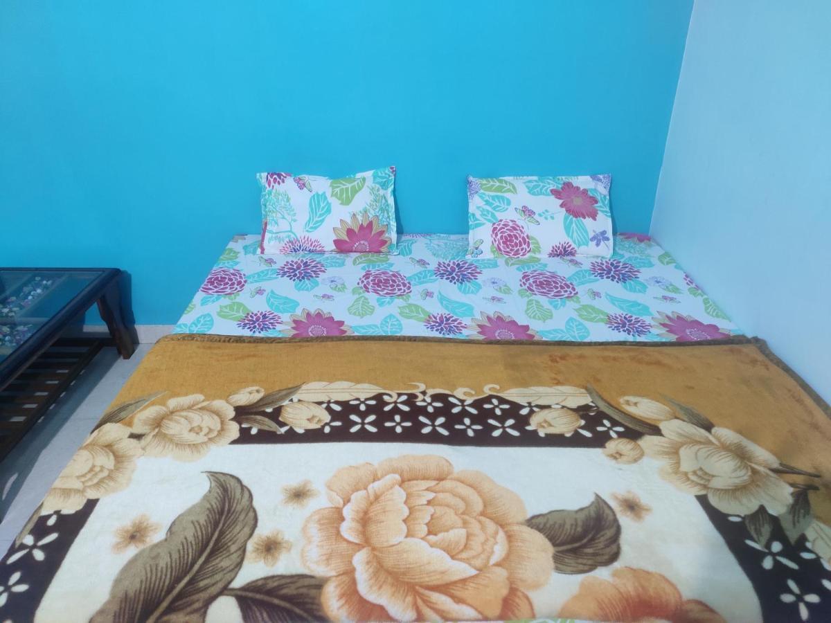 Nidhivan Homestay Vrindāvan Exteriör bild