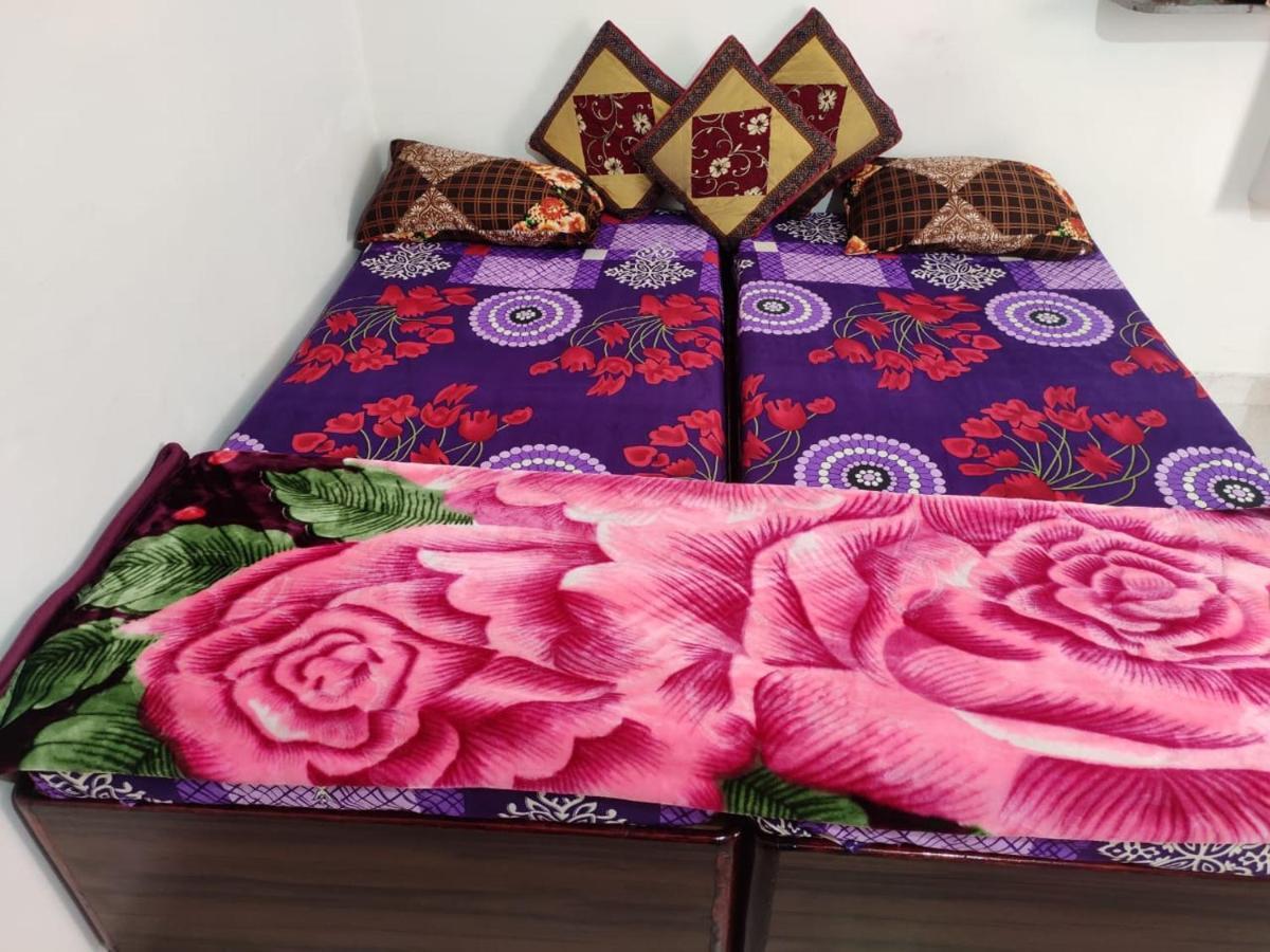 Nidhivan Homestay Vrindāvan Exteriör bild