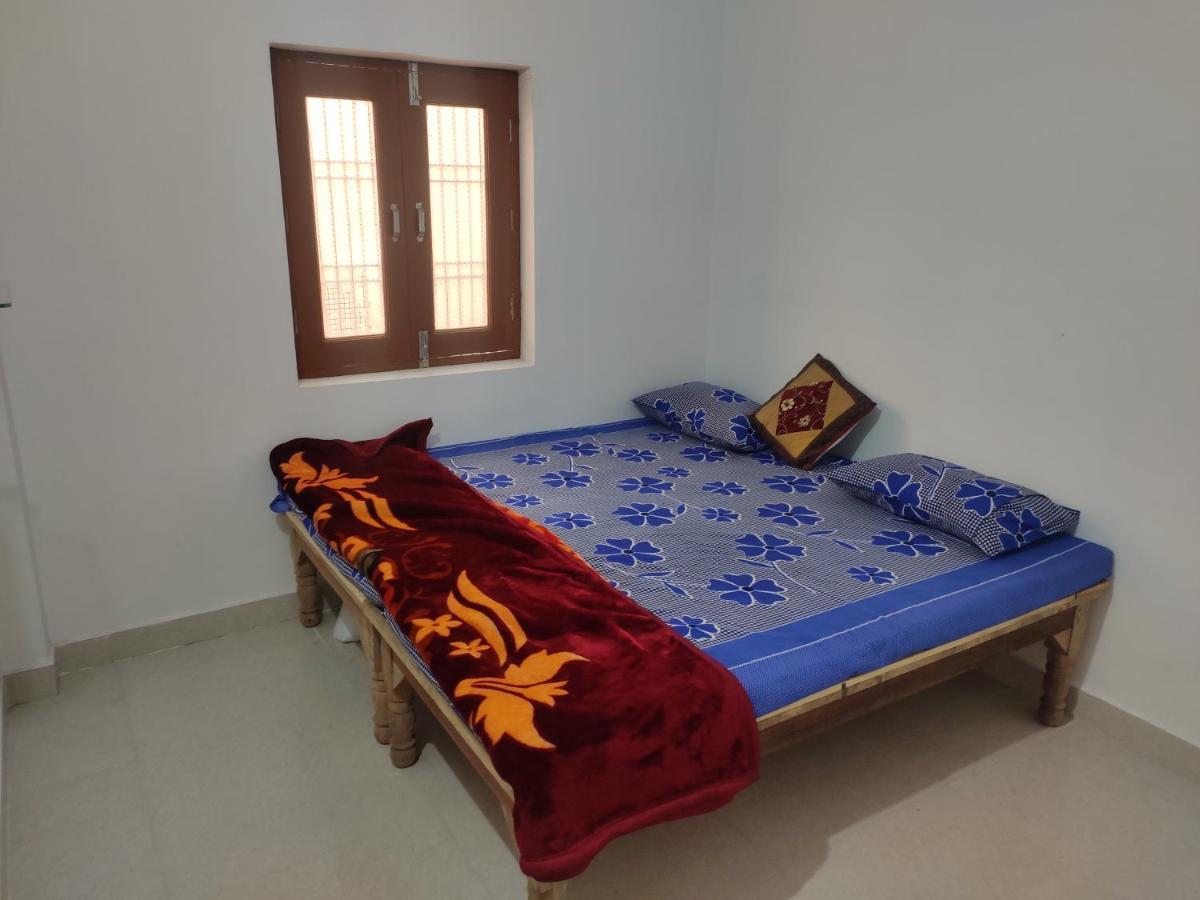 Nidhivan Homestay Vrindāvan Exteriör bild